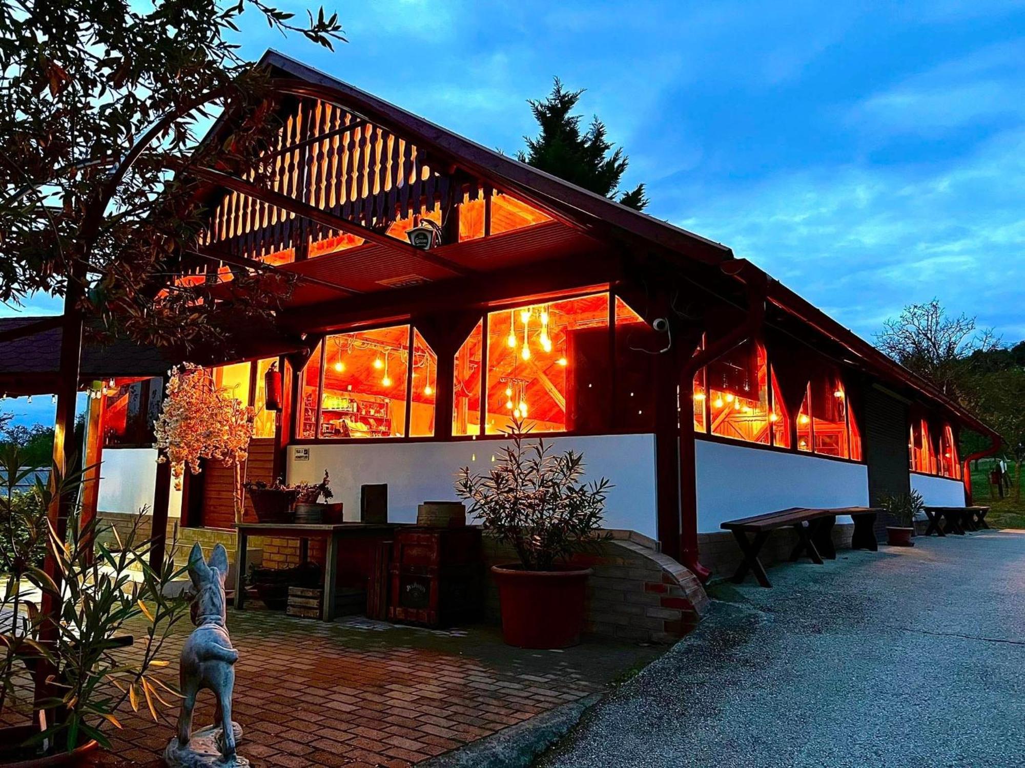 Bed and Breakfast Pilisi Lovas Major, Dorog Zewnętrze zdjęcie